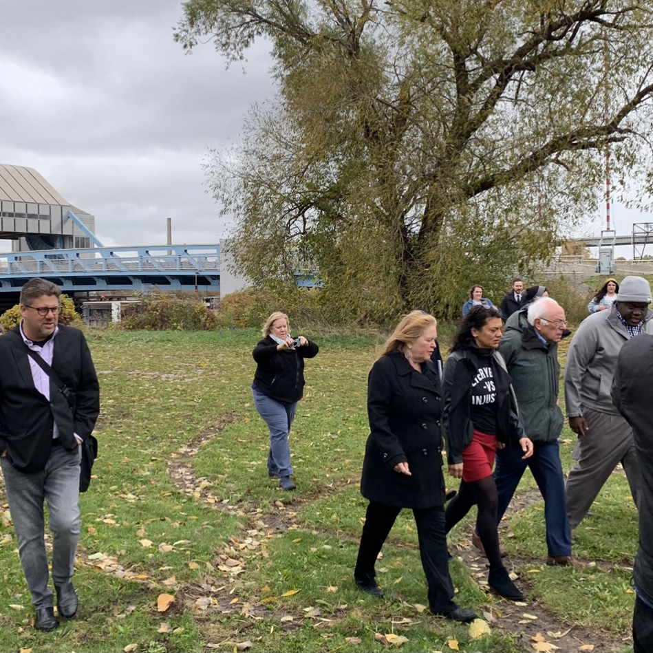 Bernie Sanders visits the fort street bridge park